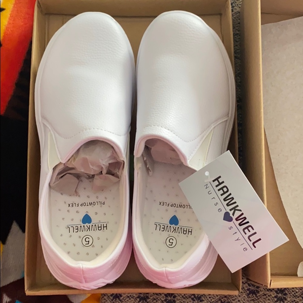 Hawk well NWT nursing shoes